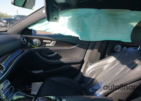 2017 Mercedes-Benz E 300 4Matic из США, поврежденный, VIN WDDZF4KB4HA062332